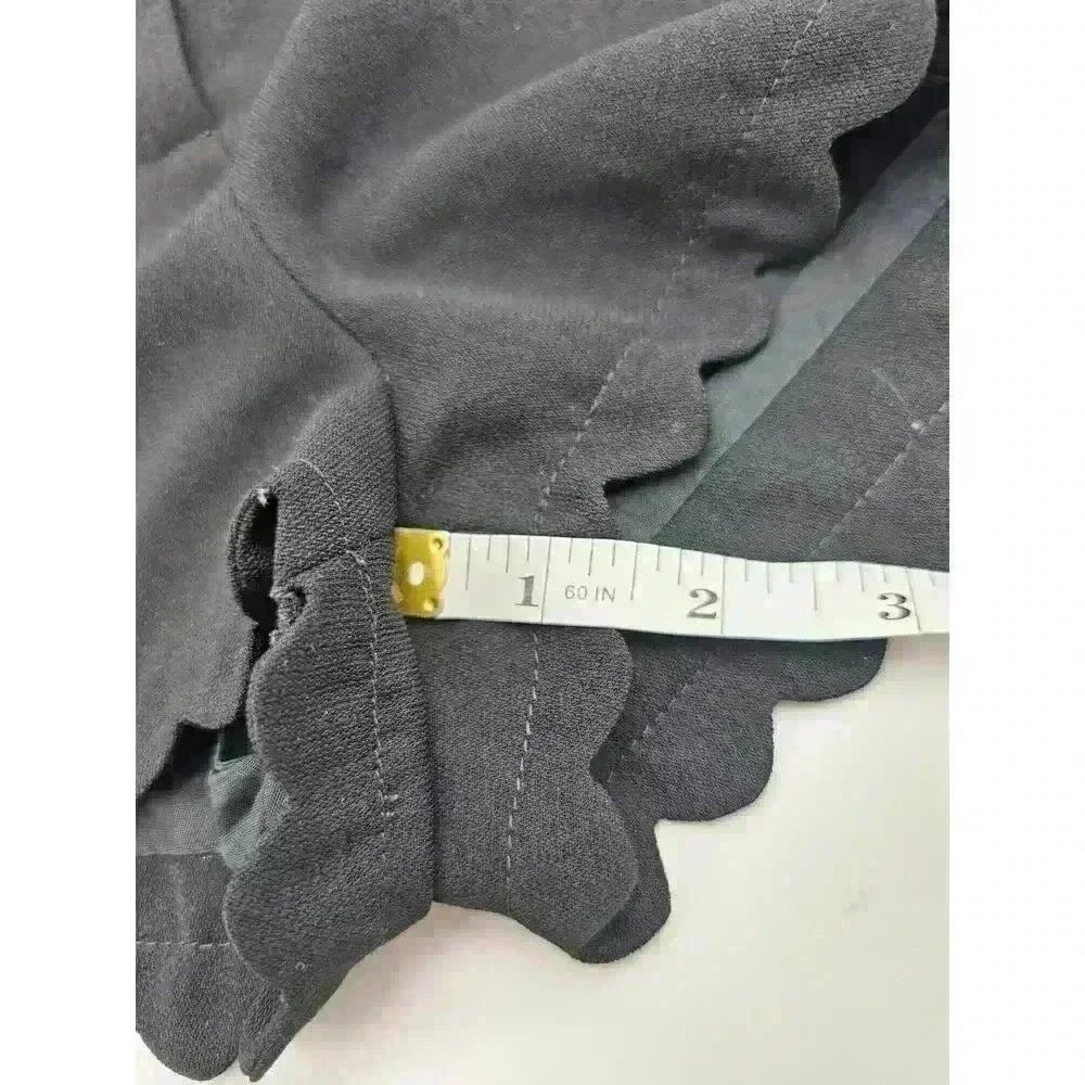 Topshop Women's Size 0 Petite Black Scalloped Dress Shorts